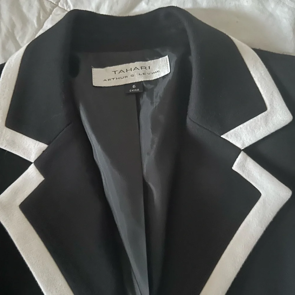 🌹 Tahari Blazer size 6 ✨ - Picture 4 of 5